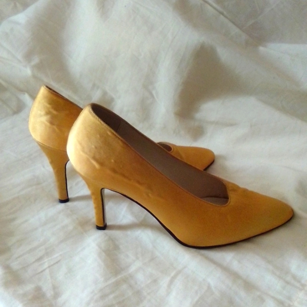 Sam & Libby Gold Pumps